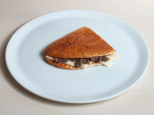 Kavurma Kaşarlı Tost Image